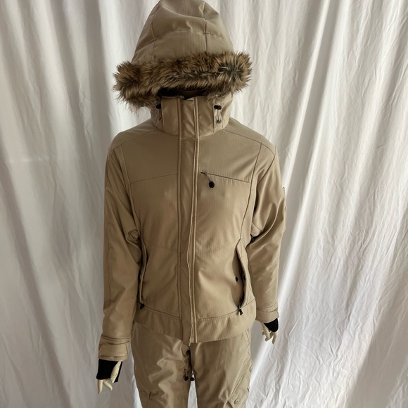 Like new 3-piece snowboard outfit. Highly technical, high quality, Size S. DEAL! - Picture 2 of 16